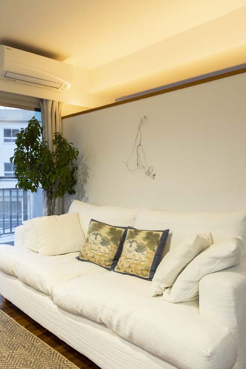 パートナーがイギリスで20年前にオーダーしたソファ