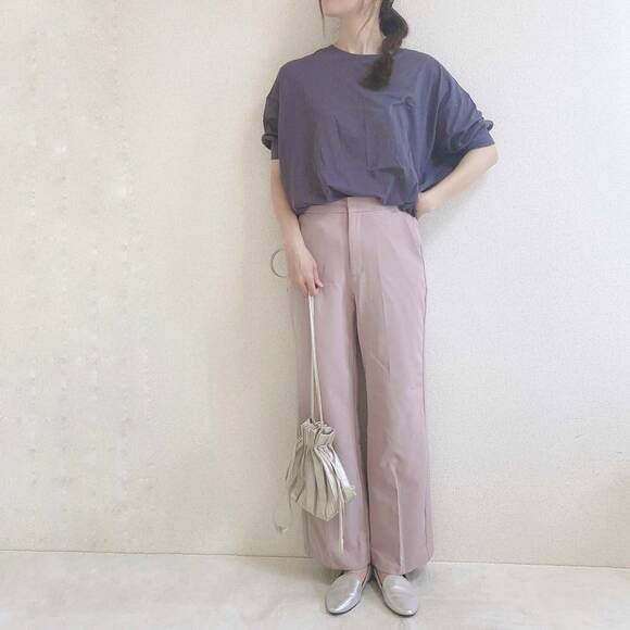 カラーパンツと合わせたコーデ