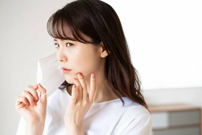 マスクを外した女性