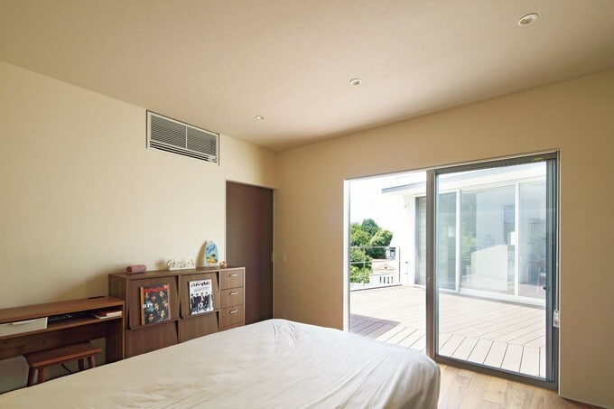 テラスを介してLDKとつながる姪の寝室