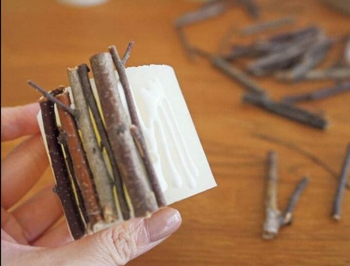 キャンドルに小枝