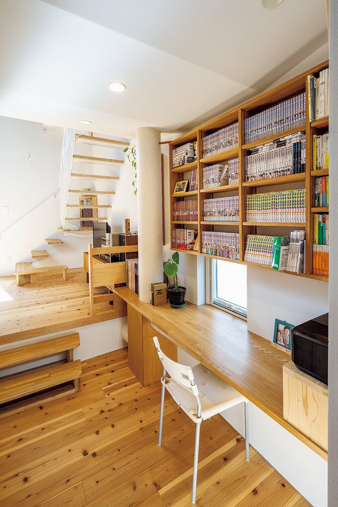 本のサイズに合わせた奥行き＋可動棚