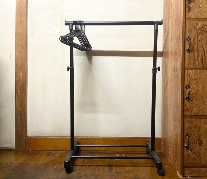 プラスチックのハンガーラック