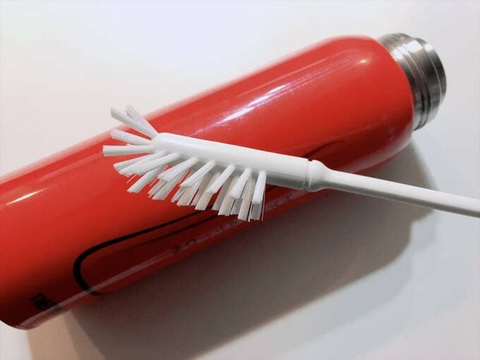 水筒とボトルブラシ