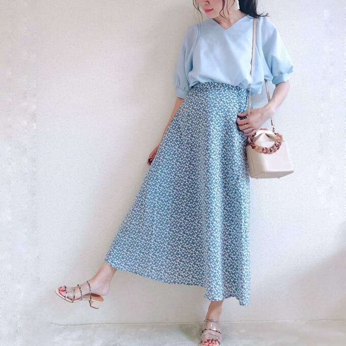 オフィスでも大活躍するきれいめなワントーンコーデ