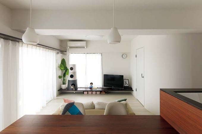 明るいうえに広く感じられるリビング