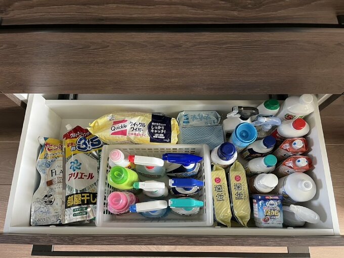 消耗品を収納できる大きな引き出し