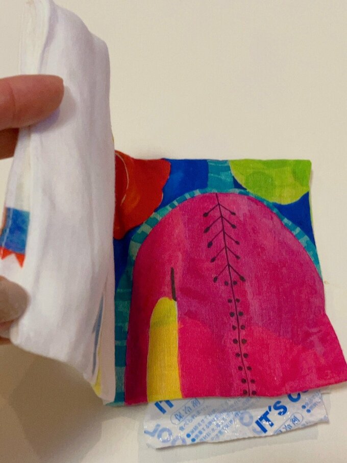 ハンカチと保冷剤