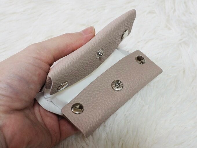 ケースを半分に折る