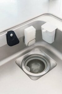 スポンジと洗剤も シンク内に浮かせる