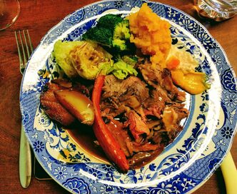 読むだけでおなかいっぱい！イギリスの伝統的クリスマスディナーにうっとり