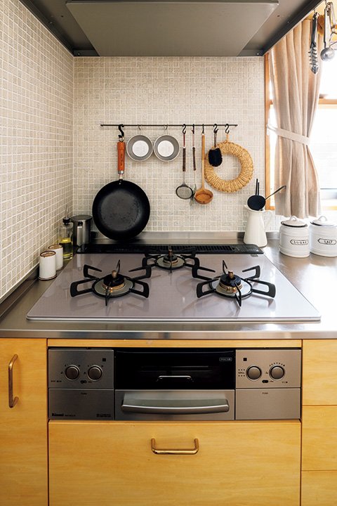 日常的に使う調理器具などをハンギング収納