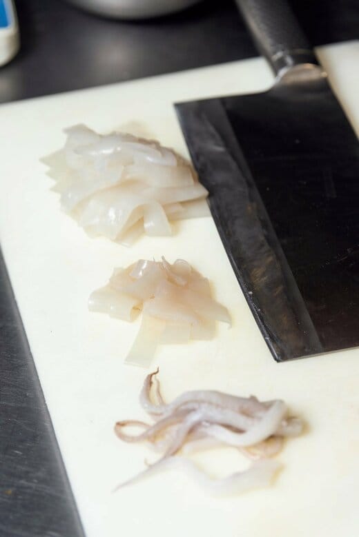 イカを短冊切り