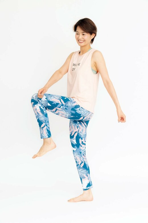 「ニーアップ」