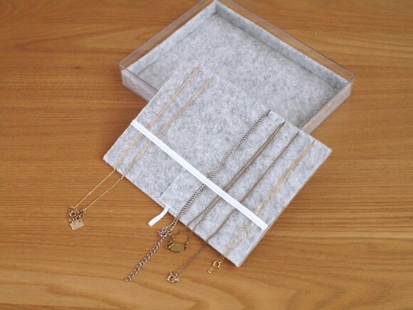 グレーのフェルト