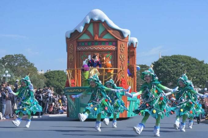 あの人気キャラクターとハイタッチできるかも？