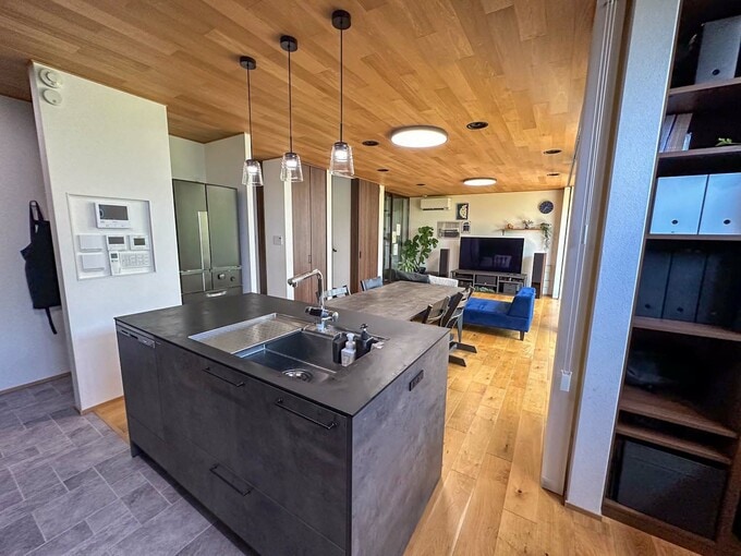 キッチンからの全景