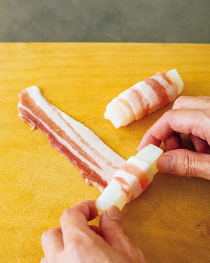 大根を豚肉で巻く