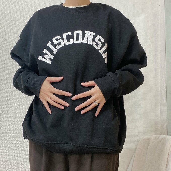 ブラックのスウェット