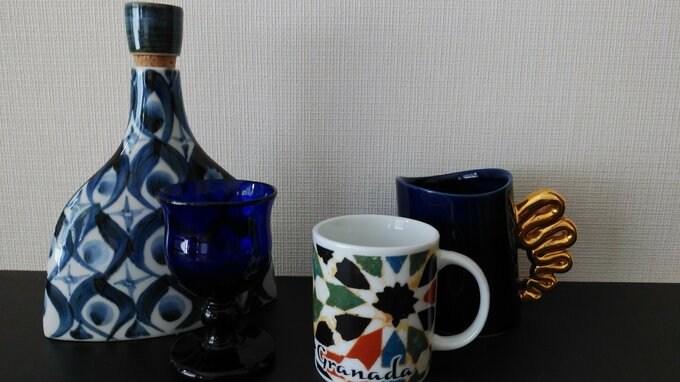 グラスやコーヒーカップ