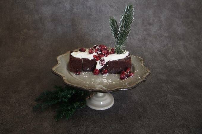 葉っぱを飾ったケーキ