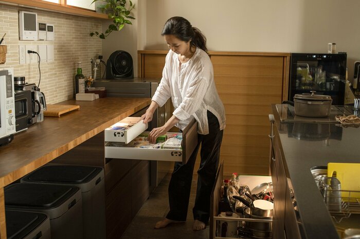 大原千鶴さん、50代からの心地いい空間づくり。キッチン改装で気づいた