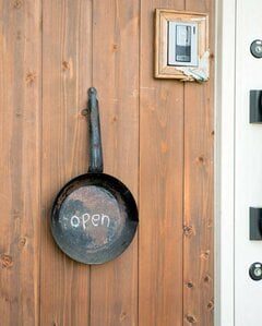 フライパンをウェルカムボード風に