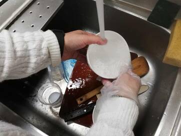 炊事用手袋は「利き手だけ」！手荒れも家事もラクになる