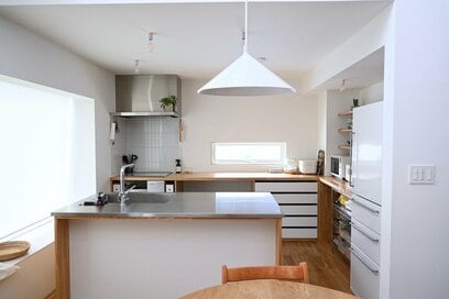 キッチン収納は造作で家づくり。出し入れラク、なぜか丸見えにならない工夫で大満足