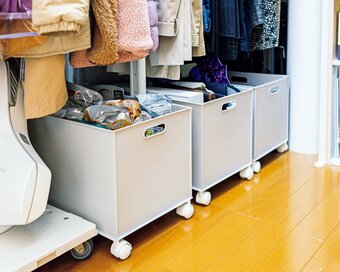 クローゼットは「収納力倍増」のニトリ。スペースが少なくても安心