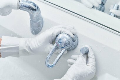 重曹＋台所洗剤で洗浄力アップ。水回りが難なくピカピカ