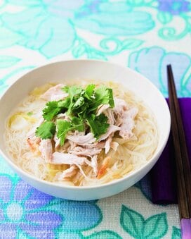 鶏の上品なスープがしみ入るおいしさ！フォーガー風にゅうめん