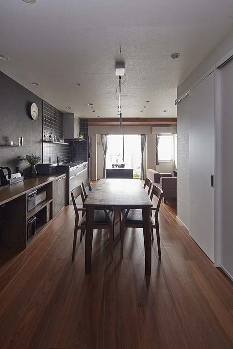 視線が抜けるダイニングキッチン