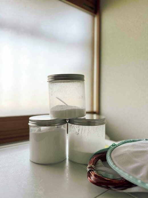 容器に入った白い粉末