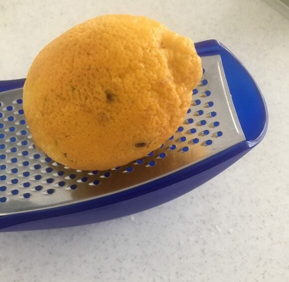 絞り汁と皮をすりおろしたもののW使い
