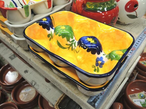 鮮やかなイエロー