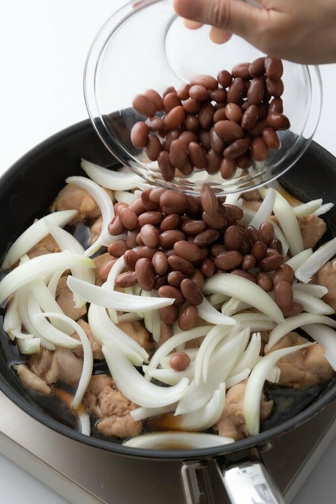 金時豆をたっぷり加えてボリュームアップ