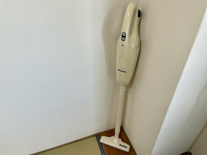 シンプルなデザインと軽さが魅力