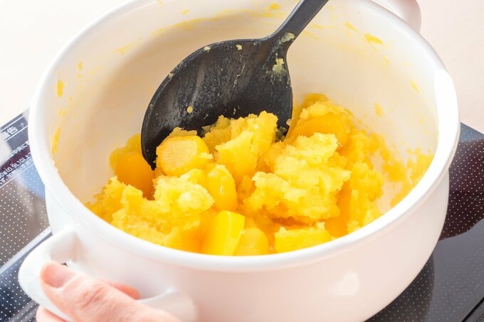 シロップを加えて混ぜる