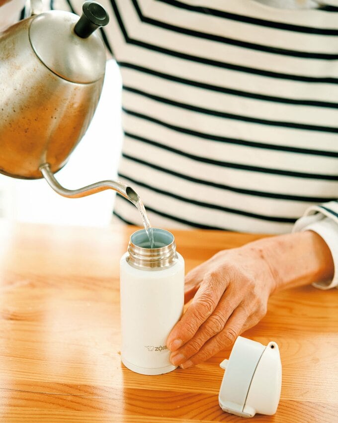 水筒に白湯