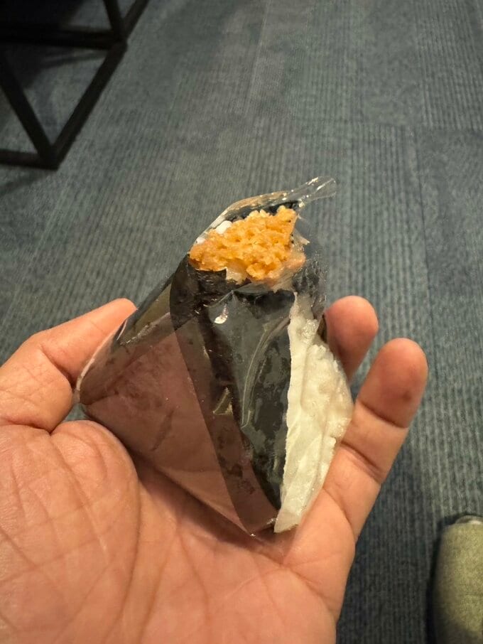 現場でもらった鶏そぼろのおにぎり