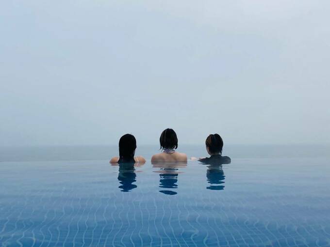 プールと海が一体