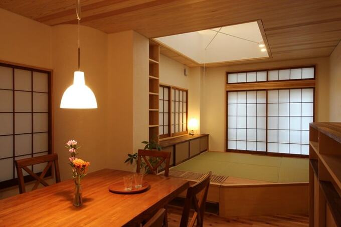 ダイニングから40cm上がって畳リビング