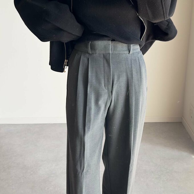 GU「タックワイドパンツ」
