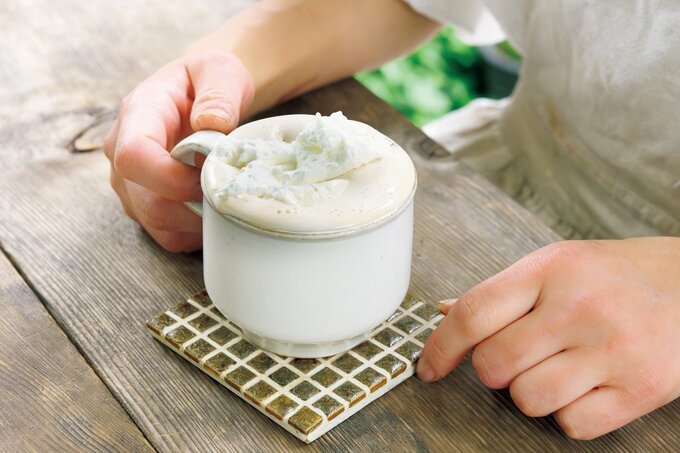 ホイップクリーム山盛りのコーヒー