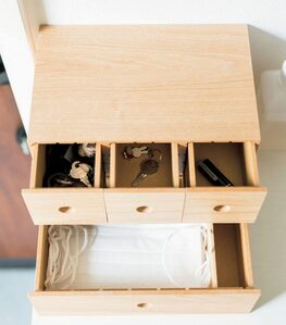 3段の引き出しは横にも縦にも使える設計