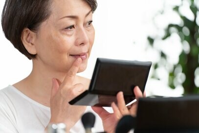 リップクリームを塗っても唇がガサガサ…。意外と知らない正しい塗り方