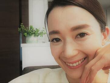 永遠の名品、KATEのアイブロウ。左右対称で立体的な眉に