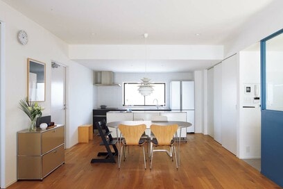 RC造3階建ての実家、ワンフロア分をリフォーム。広々リビング＆回遊できる間取りに