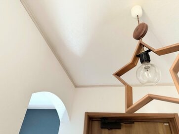 ハウスメーカーで家づくり、照明やカーテンを自分で用意してコストダウンに